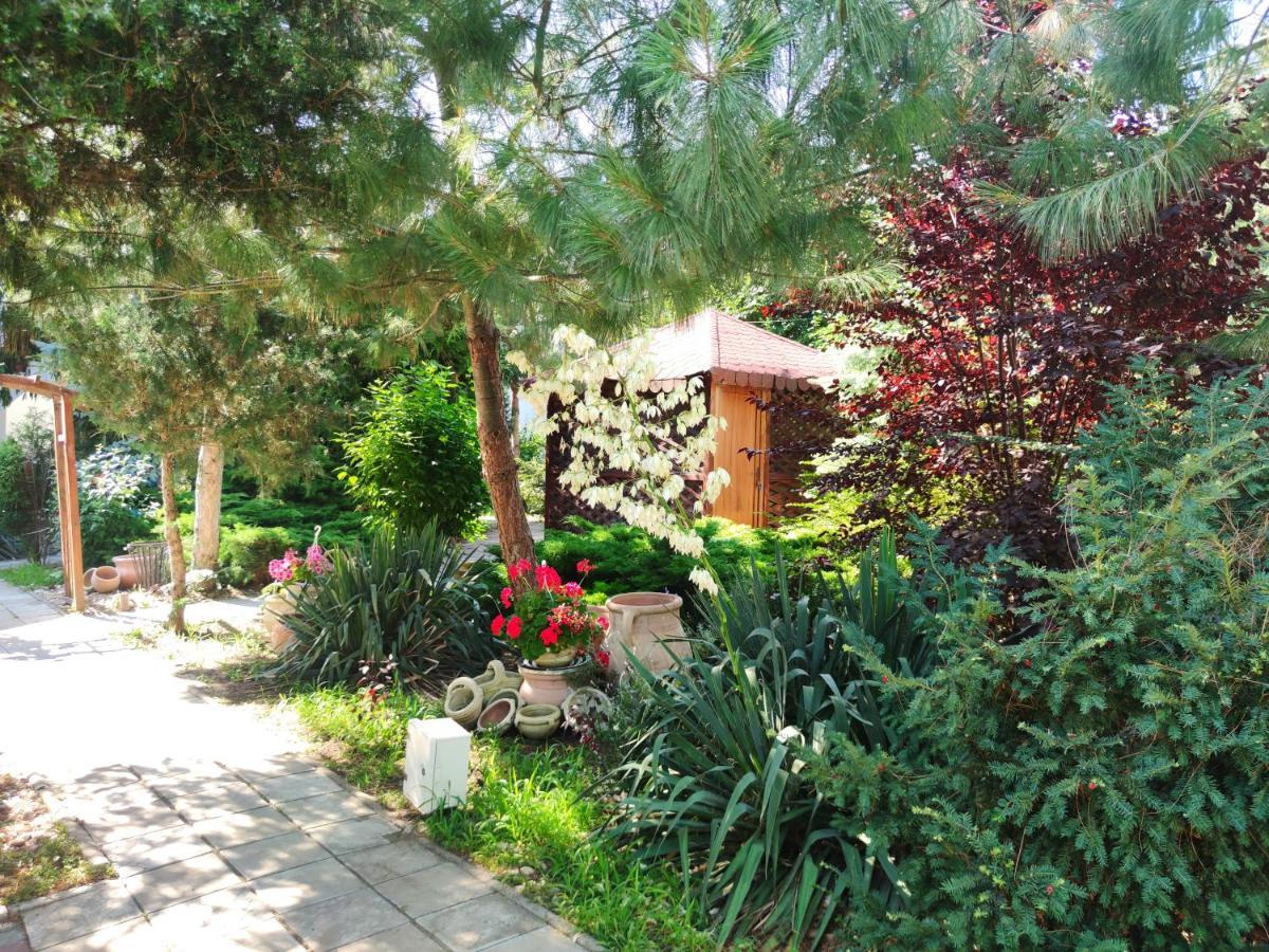 Suzana Garden Hotel Venus Exterior photo