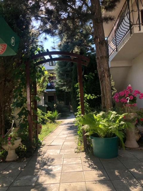 Suzana Garden Hotel Venus Exterior photo